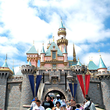 SHARE A MAGICAL DAY WITH FRIENDS AND FAMILY
