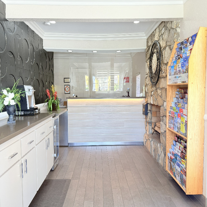 Anaheim Islander Inn & Suites - Lobby
