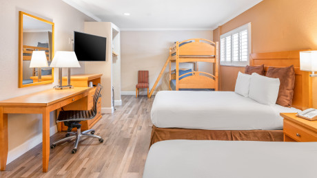 Kids Room Two Queen Beds And Bunk Beds